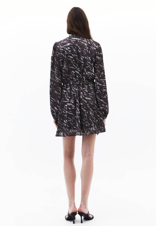 Fırfır Detaylı Mini Elbise ve Çizme Kombini