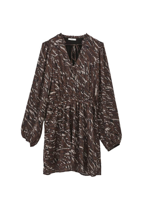 Fırfır Detaylı Mini Elbise ve Çizme Kombini