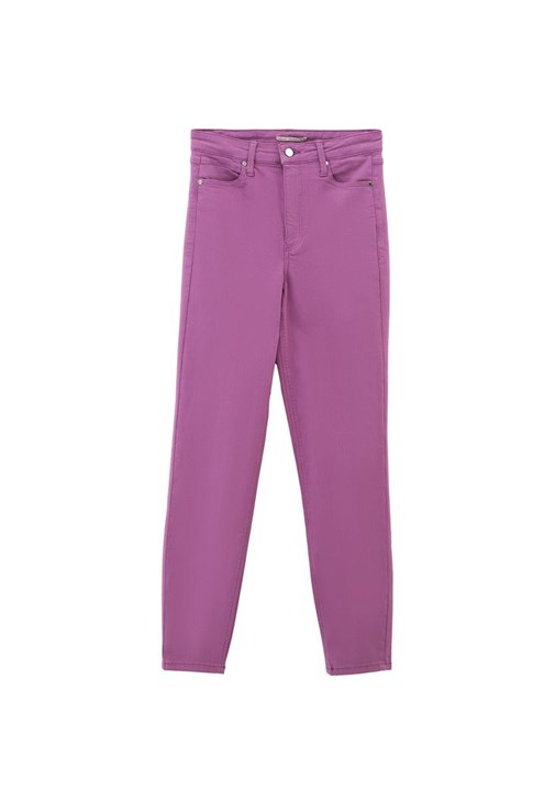 Dar Paça Pantolon ve Sıfır Yaka Tişört Kombini