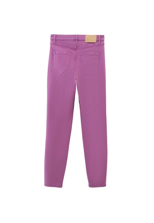 Dar Paça Pantolon ve Sıfır Yaka Tişört Kombini