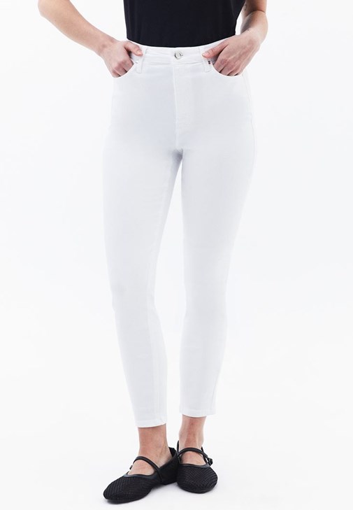 Tencel Pantolon ve Sıfır Yaka Tişört Kombini