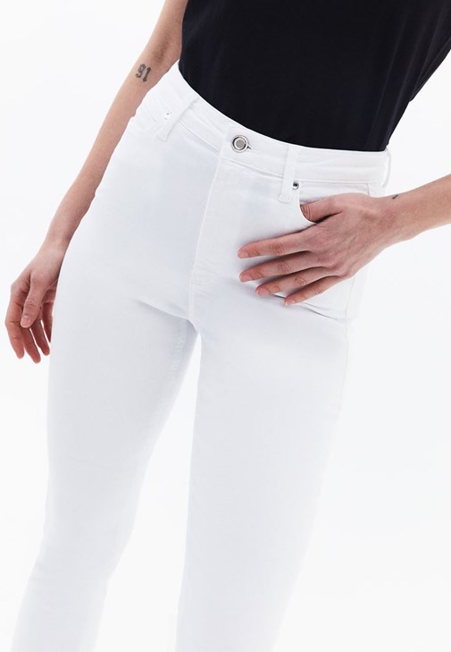 Tencel Pantolon ve Sıfır Yaka Tişört Kombini