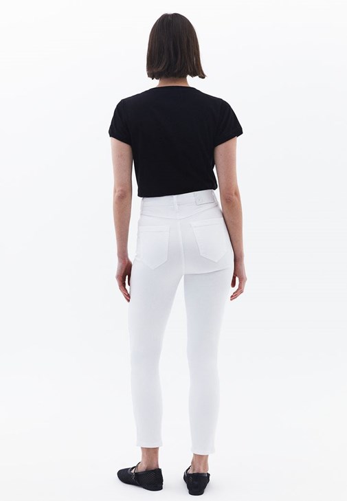 Tencel Pantolon ve Sıfır Yaka Tişört Kombini