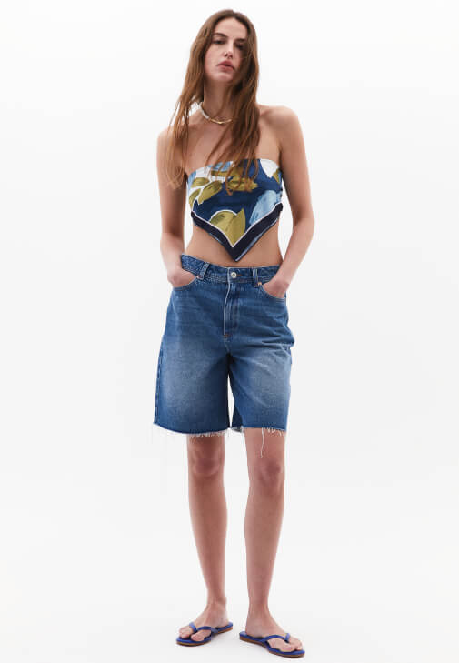 Bermuda Şort ve Fular Kombini