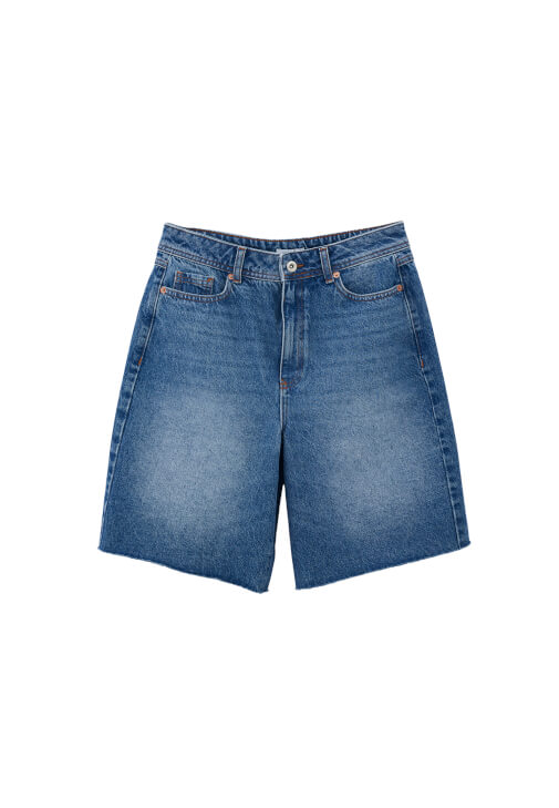 Bermuda Şort ve Fular Kombini