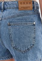Denim Şort ve Dantel Bluz Kombini