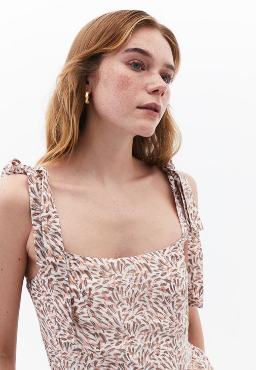 Keten Uzun Elbise ve Tokalı Ayakkabı Kombini