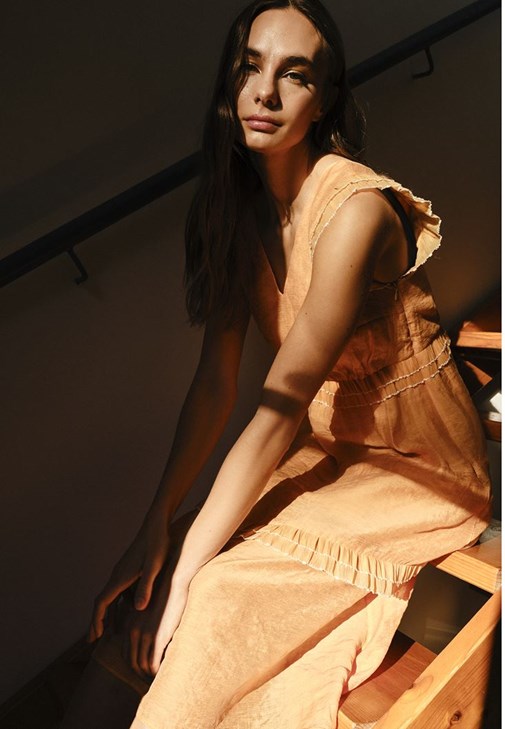 Keten Fırfırlı Elbise ve Terlik Kombini