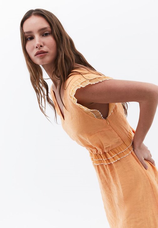 Keten Fırfırlı Elbise ve Terlik Kombini