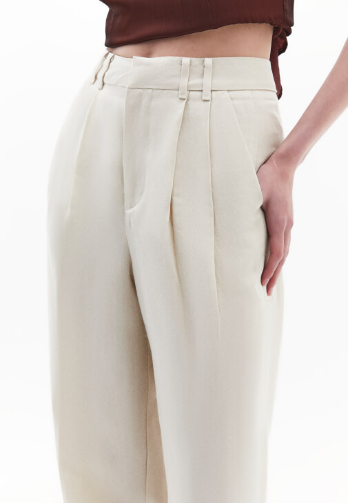 Keten Pantolon ve Volanlı Atlet Kombini