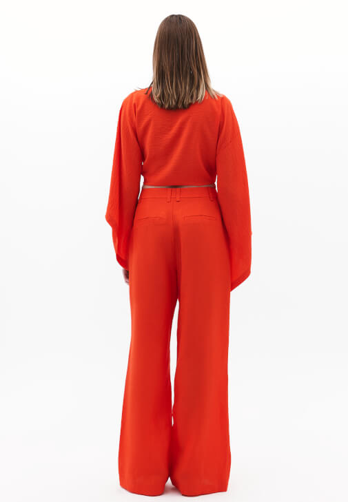 Keten Pantolon ve Asimetrik Bluz Kombini