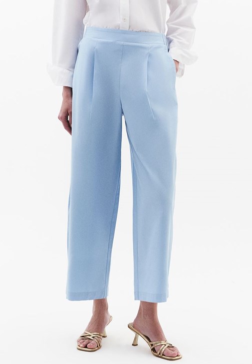 Baggy-Fit Pantolon ve Poplin Gömlek Kombini