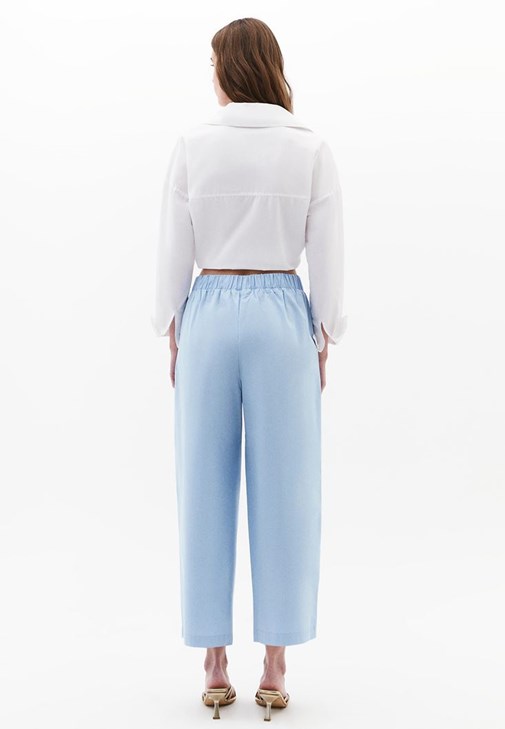 Baggy-Fit Pantolon ve Poplin Gömlek Kombini