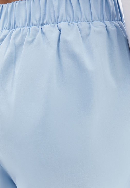 Baggy-Fit Pantolon ve Poplin Gömlek Kombini