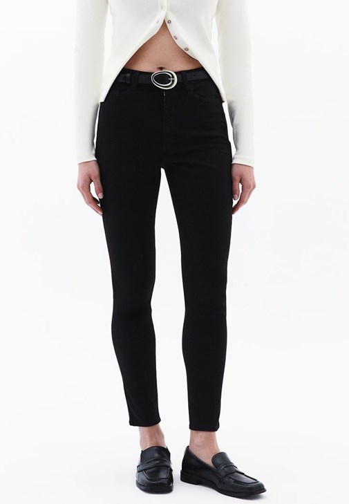 Tencel Pantolon ve Çıtçıtlı Tişört Kombini