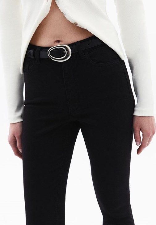 Tencel Pantolon ve Çıtçıtlı Tişört Kombini