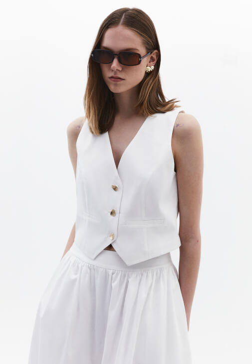 Düğmeli Crop Yelek ve Wide-Leg Pantolon Kombini