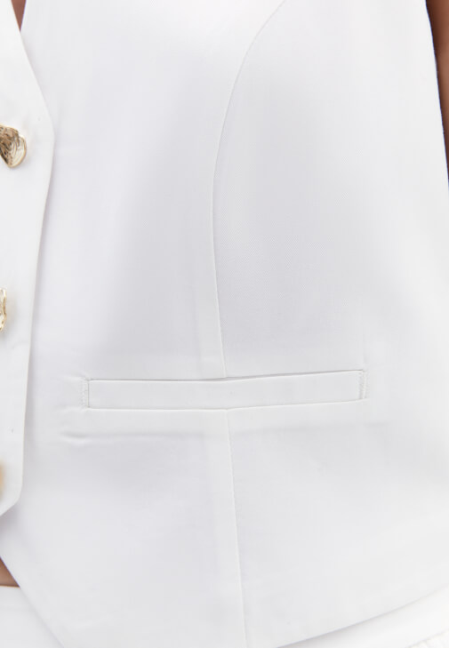 Düğmeli Crop Yelek ve Wide-Leg Pantolon Kombini