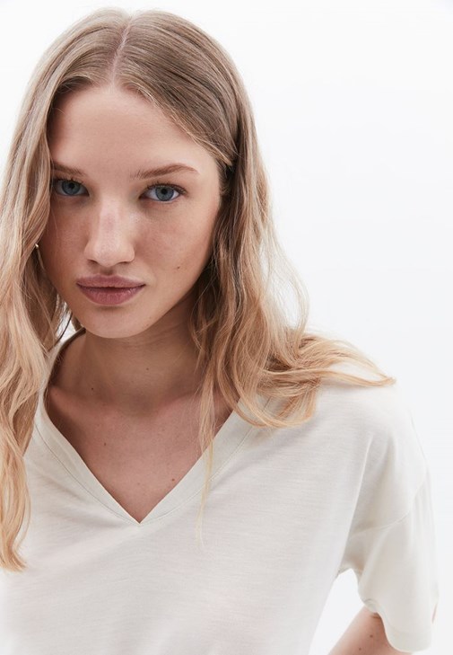 Oversize Tişört ve Tencel Şort Kombini