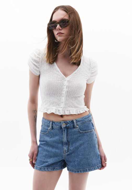 Krem Düğmeli V Yaka Bluz