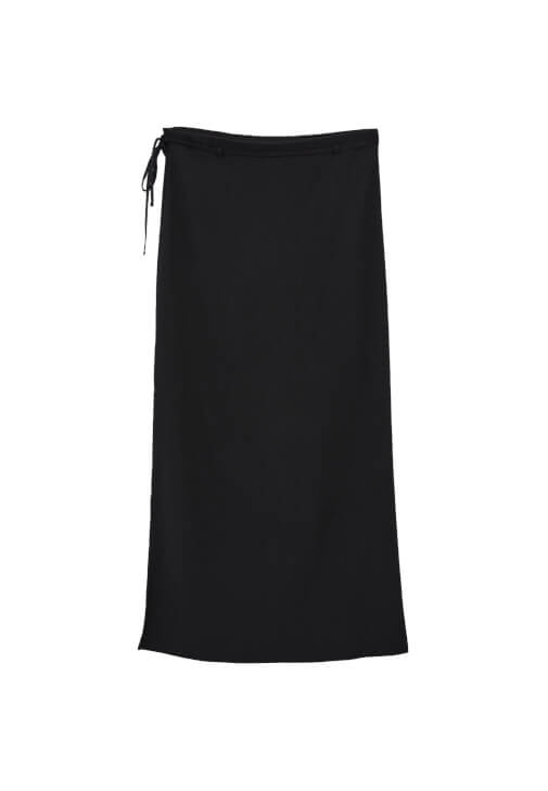 Yırtmaçlı Uzun Etek ve Yelek Kombini