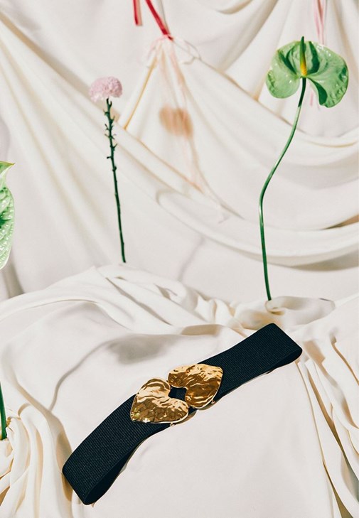 Siyah Kalp Detaylı Kemer