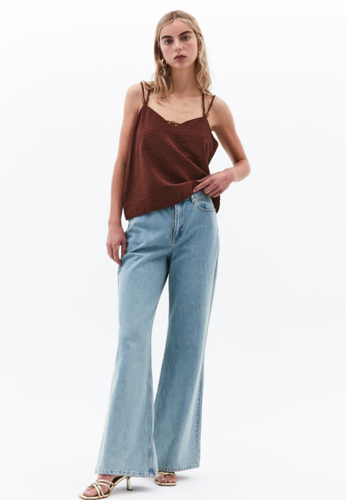 Askılı Bluz ve Denim Pantolon Kombini