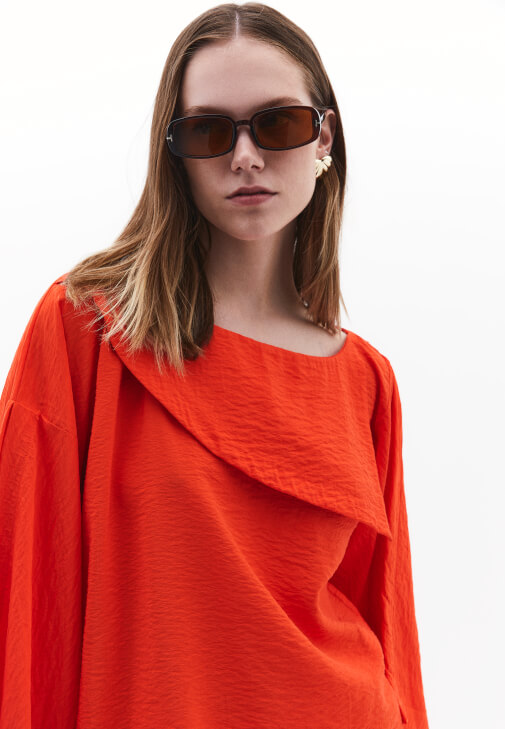 Asimetrik Yaka Bluz ve Tencel Pantolon Kombini