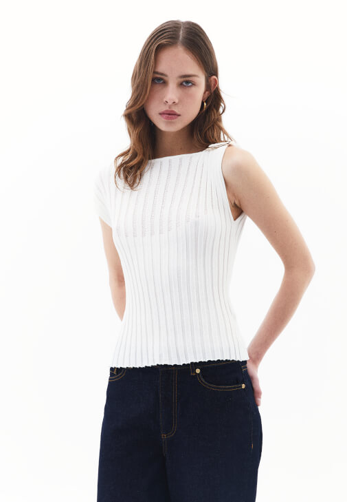 Bot Yaka Triko Bluz ve Wide-Leg Pantolon Kombini