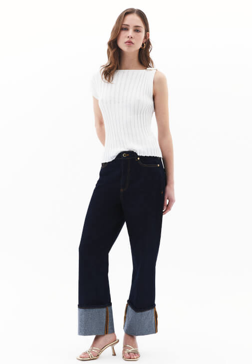 Bot Yaka Triko Bluz ve Wide-Leg Pantolon Kombini