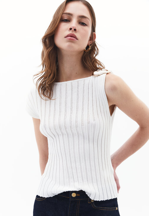 Bot Yaka Triko Bluz ve Wide-Leg Pantolon Kombini