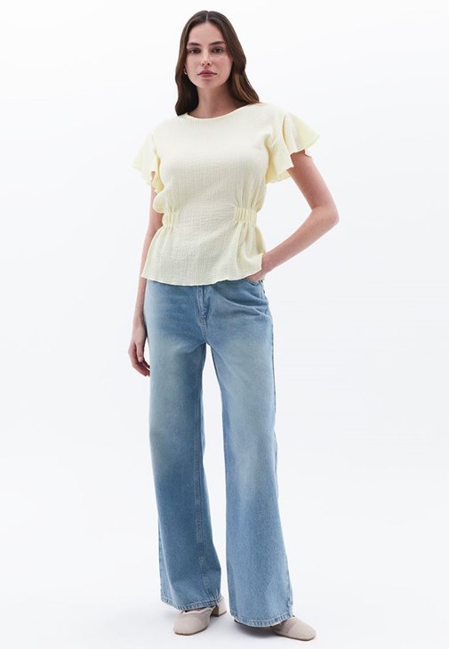 Büzgülü Bluz ve Wide-Leg Denim Pantolon Kombini