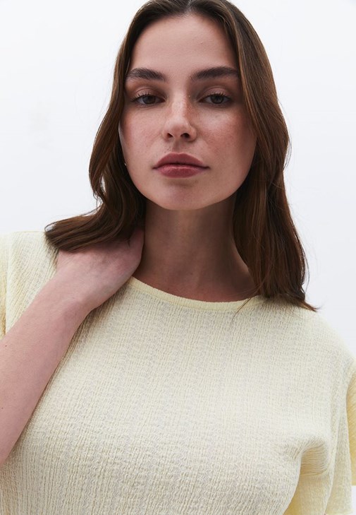 Büzgülü Bluz ve Wide-Leg Denim Pantolon Kombini