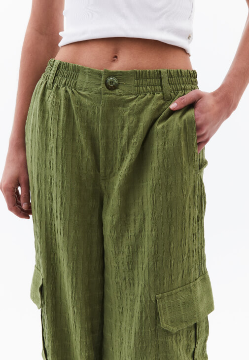 Keten Kargo Pantolon ve Keten Fırfırlı Bluz Kombini