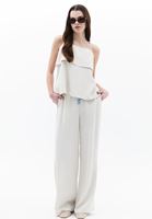Sırt Dekolteli Bluz ve Wide-Leg Pantolon Kombini