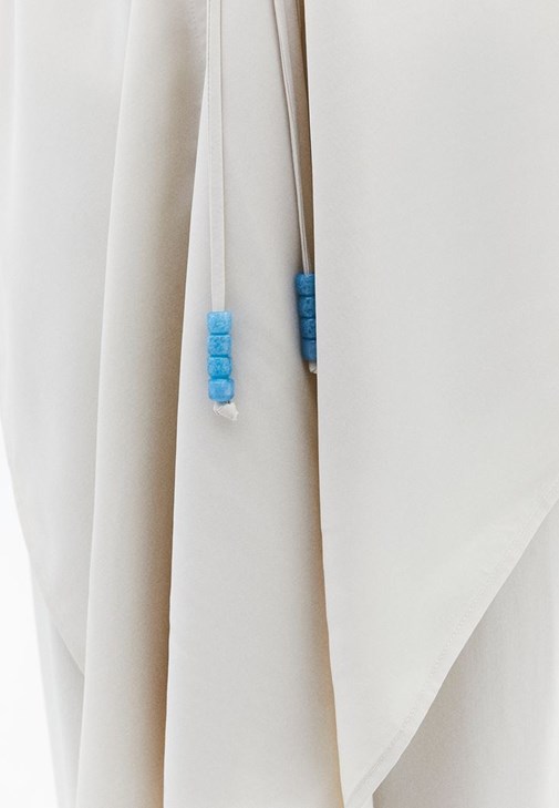 Sırt Dekolteli Bluz ve Wide-Leg Pantolon Kombini