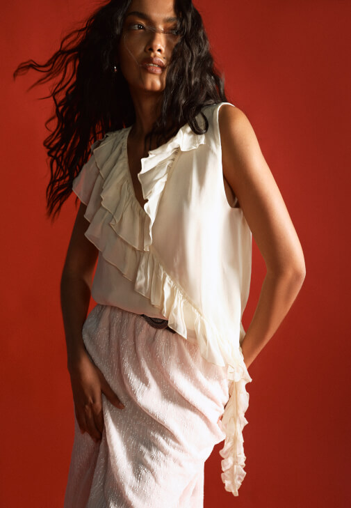 Krem Fırfırlı Asimetrik Bluz