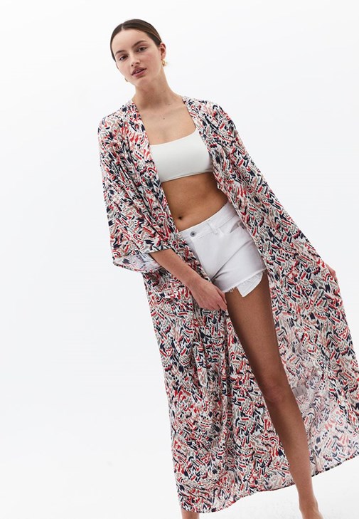 Desenli Kimono ve Mini Şort Kombini