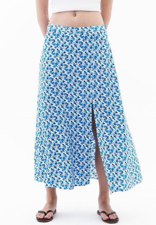 Yırtmaçlı Midi Etek ve Tişört Kombini