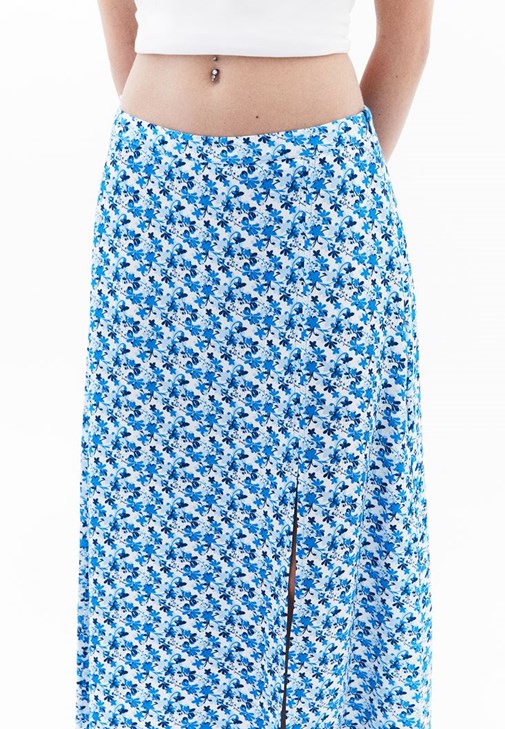 Yırtmaçlı Midi Etek ve Tişört Kombini