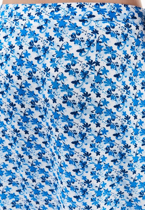 Yırtmaçlı Midi Etek ve Tişört Kombini