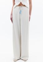 Wide-Leg Pantolon ve Sırt Dekolteli Bluz Kombini
