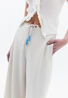 Wide-Leg Pantolon ve Sırt Dekolteli Bluz Kombini