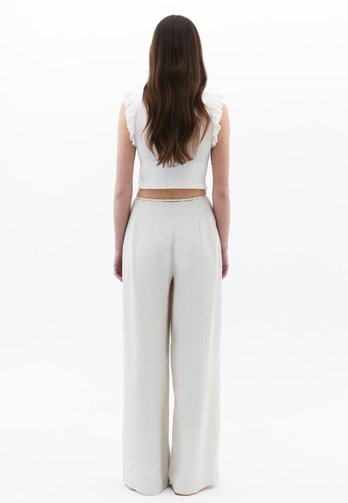 Wide-Leg Pantolon ve Sırt Dekolteli Bluz Kombini