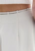 Wide-Leg Pantolon ve Sırt Dekolteli Bluz Kombini