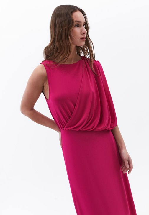 Bot Yaka Elbise ve Topuklu Terlik Kombini