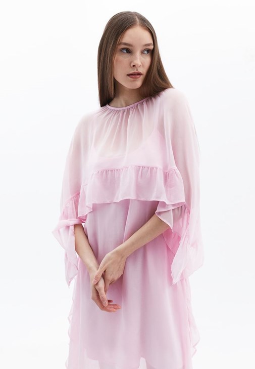 Fırfırlı Elbise ve Tokalı Ayakkabı Kombini