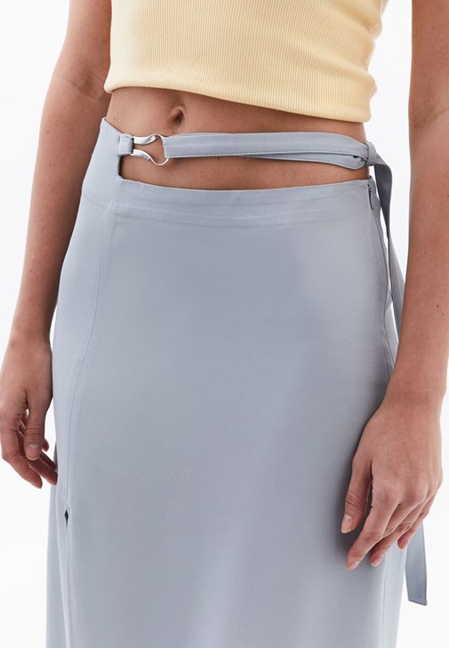 Uzun Etek ve Yaka Detaylı Bluz Kombini