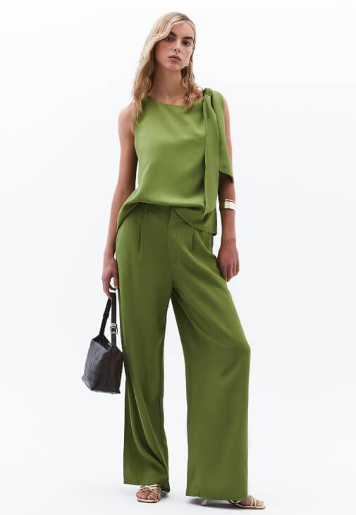 Bot Yaka Bluz ve Pantolon Kombini