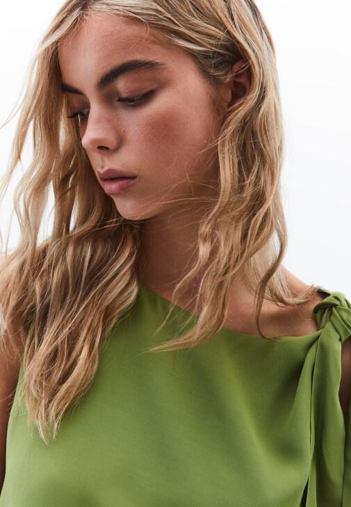 Bot Yaka Bluz ve Pantolon Kombini